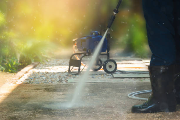 Best Pool Deck Cleaning  in Coralville, IA
